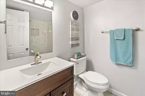Bath - 1021 Cheryls Ct, Frederick, MD 21703 photo 3 of 4