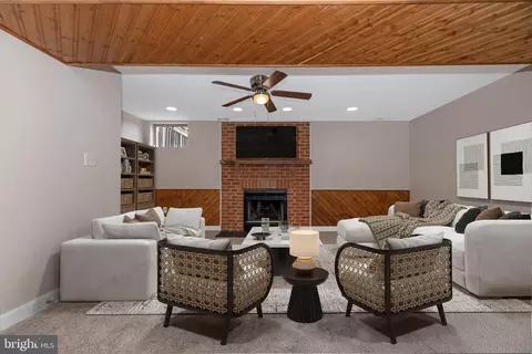 Living - 6674 Sea Gull Ct, Frederick, MD 21703 photo 9 of 10
