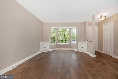 Living - 6674 Sea Gull Ct, Frederick, MD 21703 photo 3 of 10