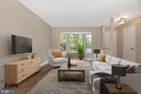 Living - 6674 Sea Gull Ct, Frederick, MD 21703 photo 2 of 10