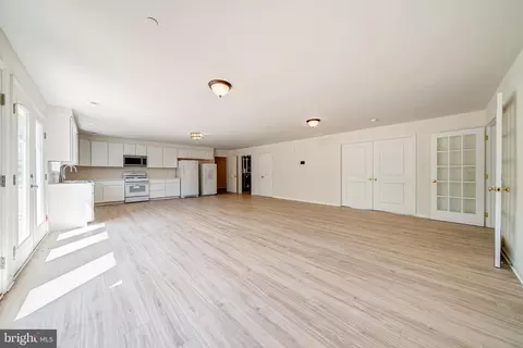 Living - 6214 Fulmer Rd, Frederick, MD 21703 photo 2 of 6