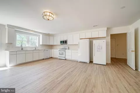 Entry Way - 6214 Fulmer Rd, Frederick, MD 21703 photo 5 of 12