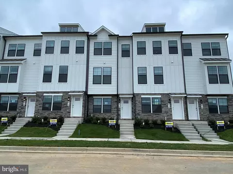 711 Courier Ln, Frederick, MD 21701