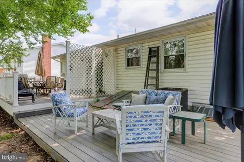 Exterior - 1005 Young Pl, Frederick, MD 21702 photo 7 of 11