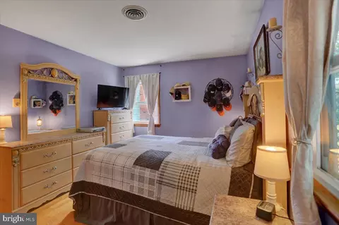 Bedroom - 1005 Young Pl, Frederick, MD 21702 photo 2 of 5