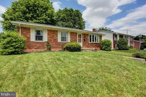 Exterior - 1005 Young Pl, Frederick, MD 21702 photo 3 of 11