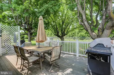 Exterior - 1005 Young Pl, Frederick, MD 21702 photo 5 of 11