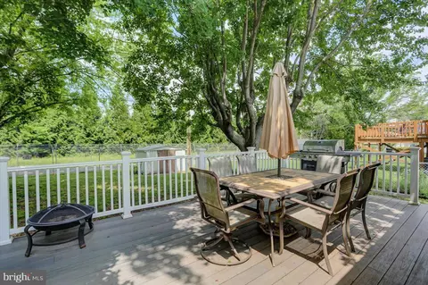 Exterior - 1005 Young Pl, Frederick, MD 21702 photo 4 of 11