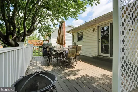 Exterior - 1005 Young Pl, Frederick, MD 21702 photo 6 of 11