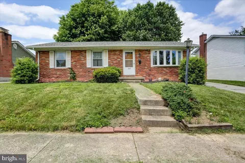 Exterior - 1005 Young Pl, Frederick, MD 21702 photo 2 of 11
