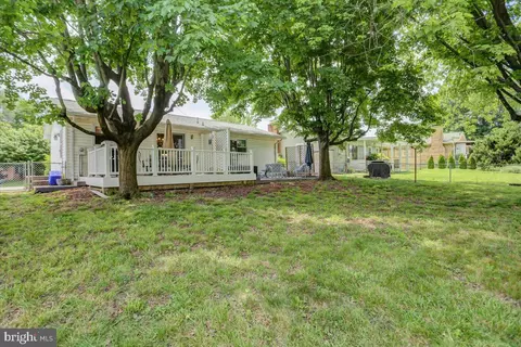 Exterior - 1005 Young Pl, Frederick, MD 21702 photo 10 of 11