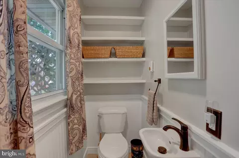 Bath - 1005 Young Pl, Frederick, MD 21702 photo 2 of 4