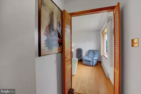 Entry Way - 1005 Young Pl, Frederick, MD 21702 photo 2 of 3