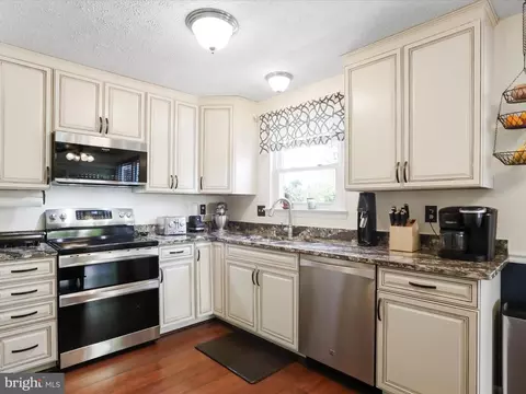 1606 Norwich Dr, Frederick, MD 21701 photo 9