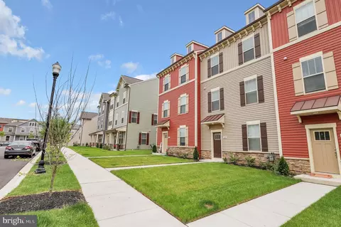 302 Faversham Pl, Frederick, MD 21701 photo 2