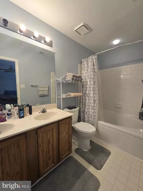 Bath - 7148 Oberlin Cir, Frederick, MD 21703 photo 1 of 2