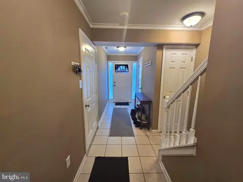 Entry Way - 7148 Oberlin Cir, Frederick, MD 21703 photo 2 of 9