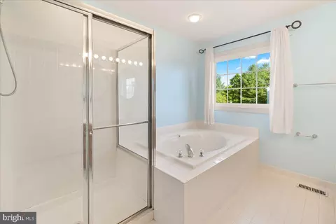 Bath - 6613 Skylar Pl, Frederick, MD 21703 photo 3 of 4
