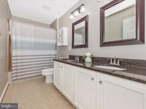 Bath - 9210 Charterhouse Rd, Frederick, MD 21704 photo 4 of 5