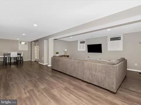Living - 9210 Charterhouse Rd, Frederick, MD 21704 photo 7 of 8