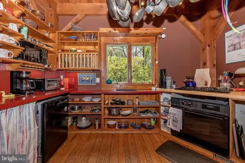 Kitchen - 10337 Harp Rd, Walkersville, MD 21793 photo 3 of 8