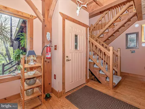 Entry Way - 10337 Harp Rd, Walkersville, MD 21793 photo 3 of 6