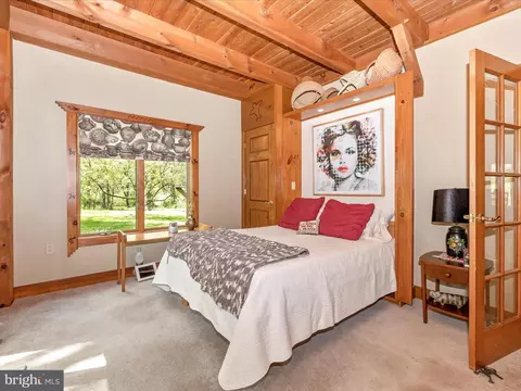 Bedroom - 10337 Harp Rd, Walkersville, MD 21793 photo 4 of 7