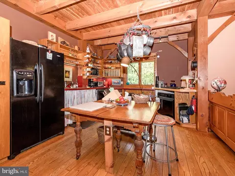 Kitchen - 10337 Harp Rd, Walkersville, MD 21793 photo 4 of 8