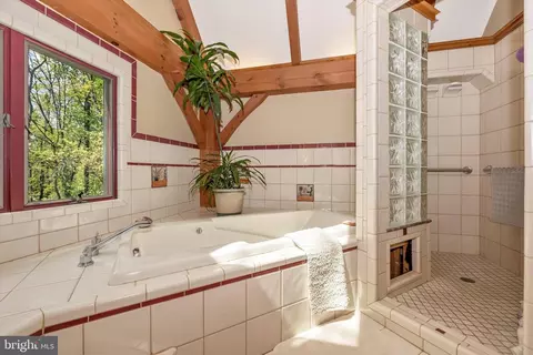 Bath - 10337 Harp Rd, Walkersville, MD 21793 photo 2 of 6
