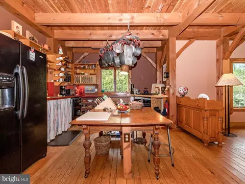Kitchen - 10337 Harp Rd, Walkersville, MD 21793 photo 5 of 8