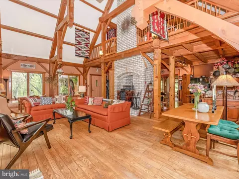 Living - 10337 Harp Rd, Walkersville, MD 21793 photo 5 of 10