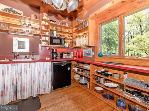 Kitchen - 10337 Harp Rd, Walkersville, MD 21793 photo 6 of 8