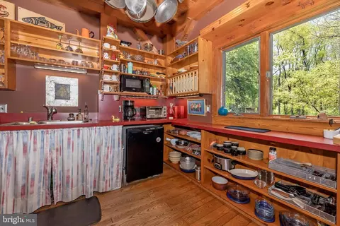 Kitchen - 10337 Harp Rd, Walkersville, MD 21793 photo 2 of 8