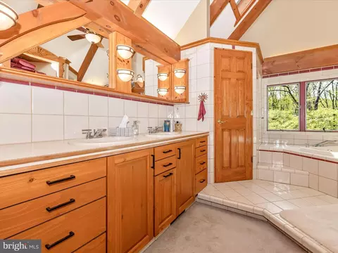 Bath - 10337 Harp Rd, Walkersville, MD 21793 photo 4 of 6