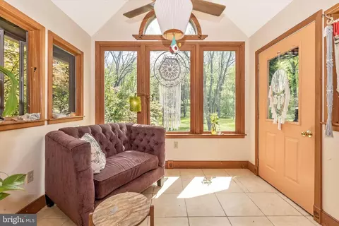 Entry Way - 10337 Harp Rd, Walkersville, MD 21793 photo 2 of 6