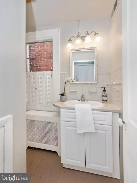 Bath - 112 W Third St, Frederick, MD 21701 photo 2 of 7