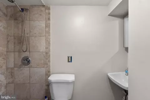 Bath - 1765 Carriage Way, Frederick, MD 21702 photo 4 of 4