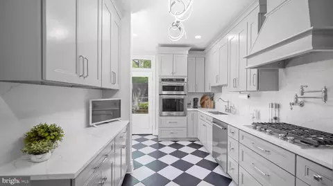 10 E South St, Frederick, MD 21701 photo 16