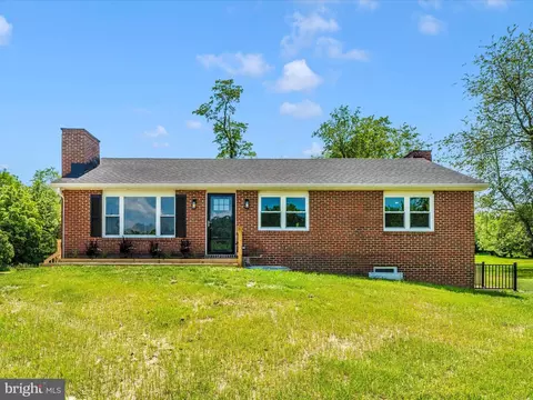 98 E Main St, New Market, MD 21774
