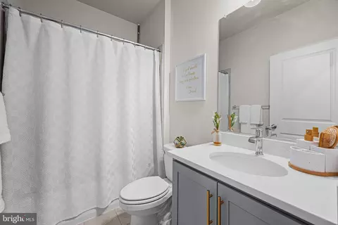 Bath - 863 Amity St, Frederick, MD 21701 photo 2 of 3