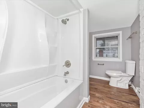 Bath - 123 Water St, Frederick, MD 21701 photo 2 of 3