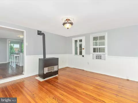 Living - 123 Water St, Frederick, MD 21701 photo 10 of 11