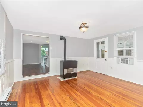 Living - 123 Water St, Frederick, MD 21701 photo 6 of 11