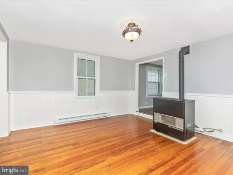Living - 123 Water St, Frederick, MD 21701 photo 9 of 11