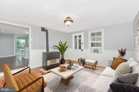 Living - 123 Water St, Frederick, MD 21701 photo 7 of 11