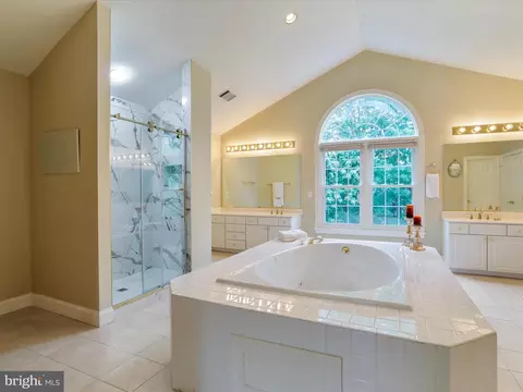 Bath - 8901 Danville Ter, Frederick, MD 21701 photo 3 of 7
