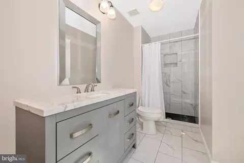 Bath - 5311 Kingsbrook Dr, Frederick, MD 21703 photo 3 of 4