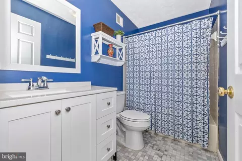 Bath - 5311 Kingsbrook Dr, Frederick, MD 21703 photo 2 of 4