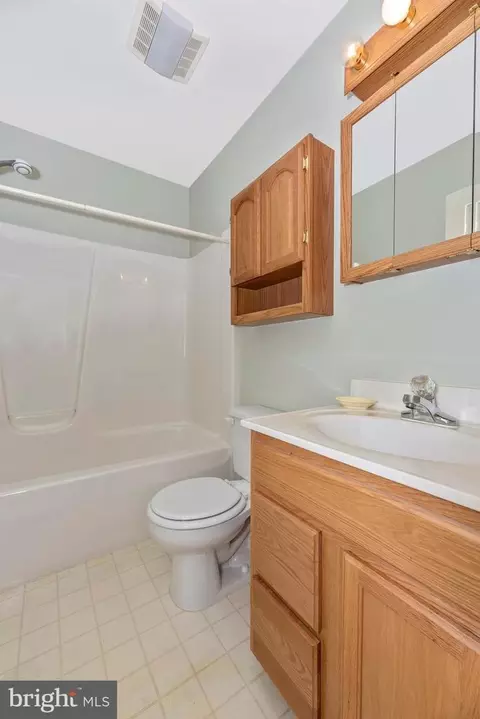 Bath - 213 Bishops Glen Dr, Frederick, MD 21702 photo 4 of 4
