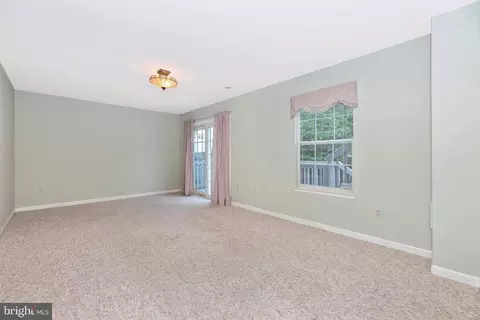 Living - 213 Bishops Glen Dr, Frederick, MD 21702 photo 6 of 8